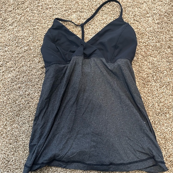 Size 6 lululemon tank - Picture 2 of 2
